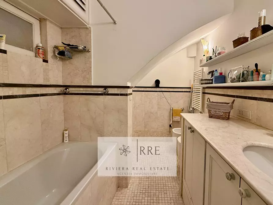 Immagine 34 di Appartamento in vendita  in passeggiata Grollero a Alassio