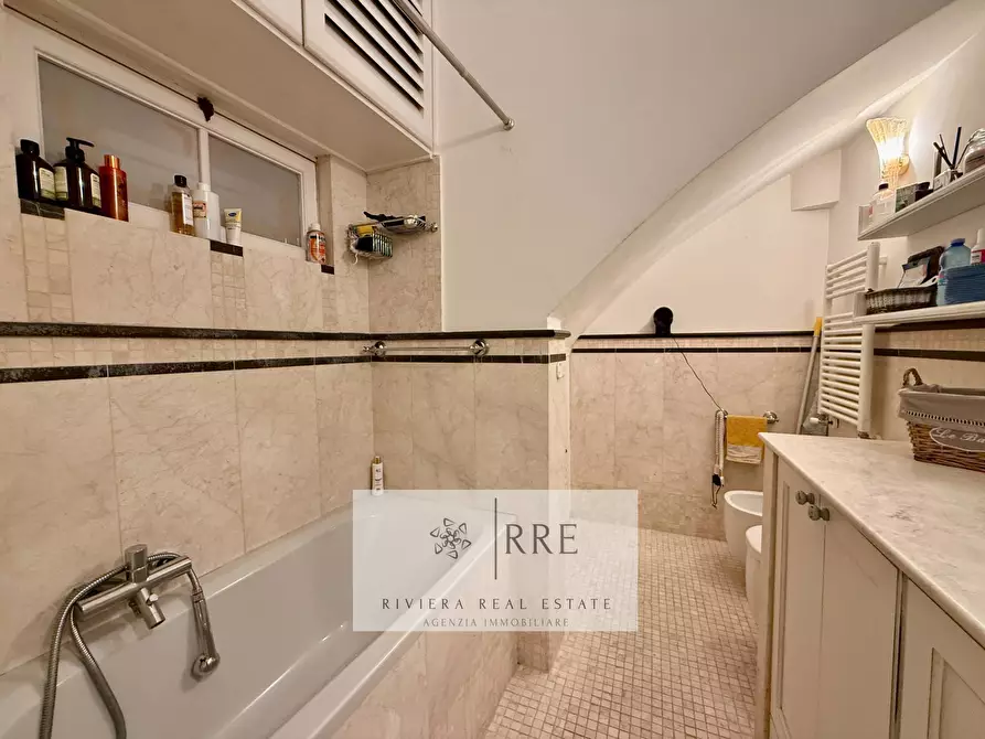 Immagine 36 di Appartamento in vendita  in passeggiata Grollero a Alassio