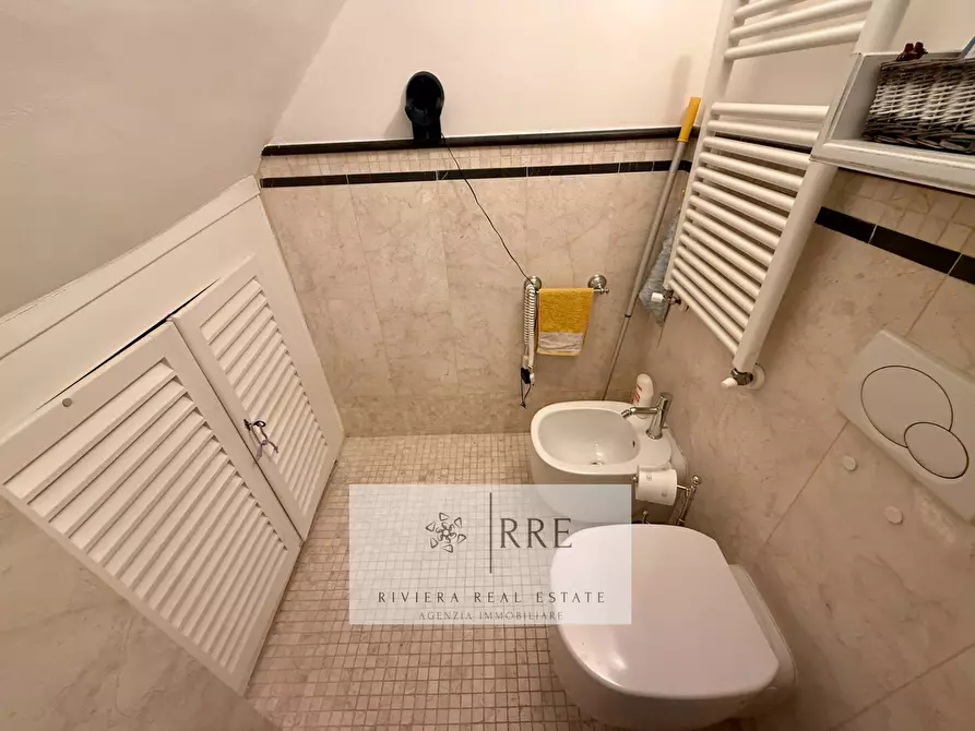 Immagine 37 di Appartamento in vendita  in passeggiata Grollero a Alassio