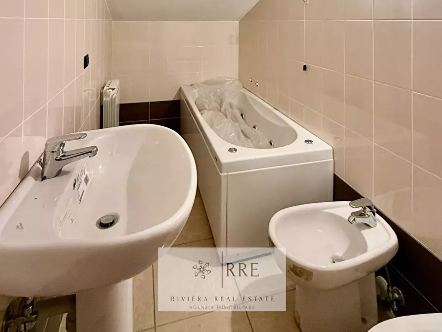 Immagine 33 di Villa in vendita  in via degli Ulivi a Diano Arentino