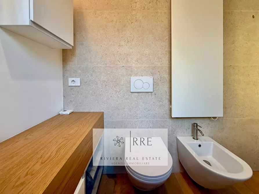 Immagine 17 di Appartamento in vendita  in via Adelasia a Alassio