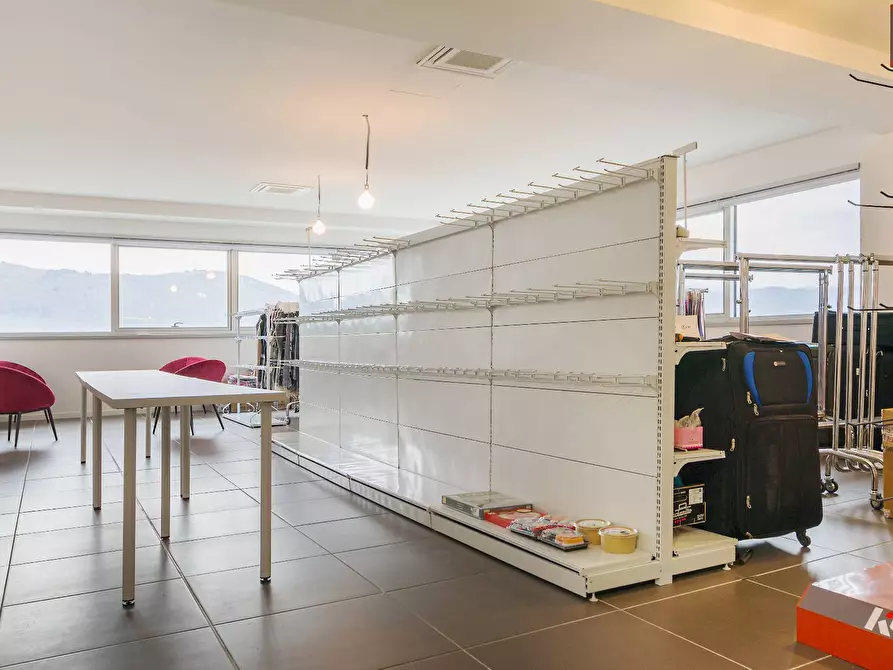 Immagine 5 di Ufficio in vendita  in via chemnitz 5/3 a Prato