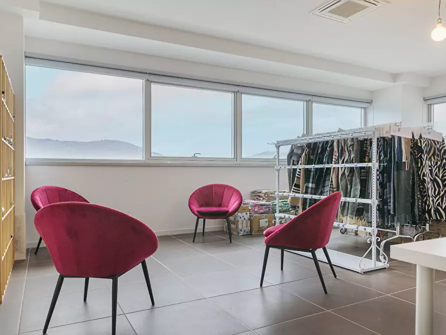 Immagine 6 di Ufficio in vendita  in via chemnitz 5/3 a Prato