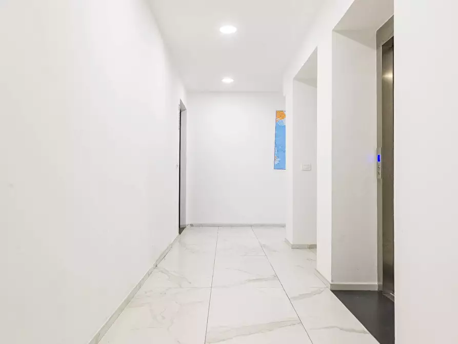 Immagine 12 di Ufficio in vendita  in via chemnitz 5/3 a Prato