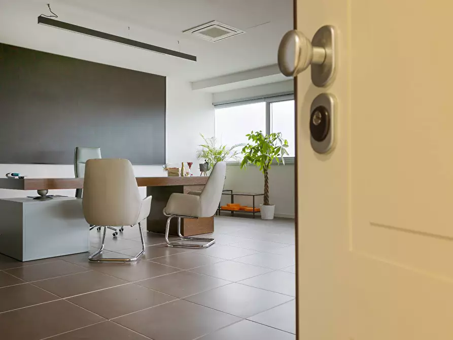 Immagine 1 di Ufficio in vendita  in via chemnitz 5/3 a Prato