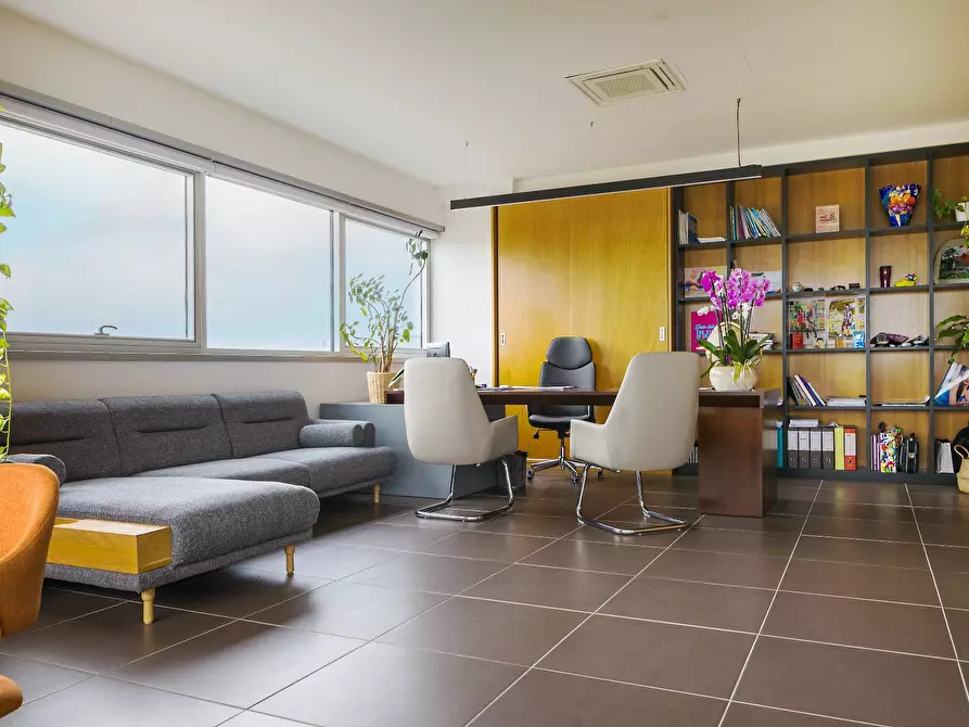 Immagine 8 di Ufficio in vendita  in via chemnitz 5/3 a Prato