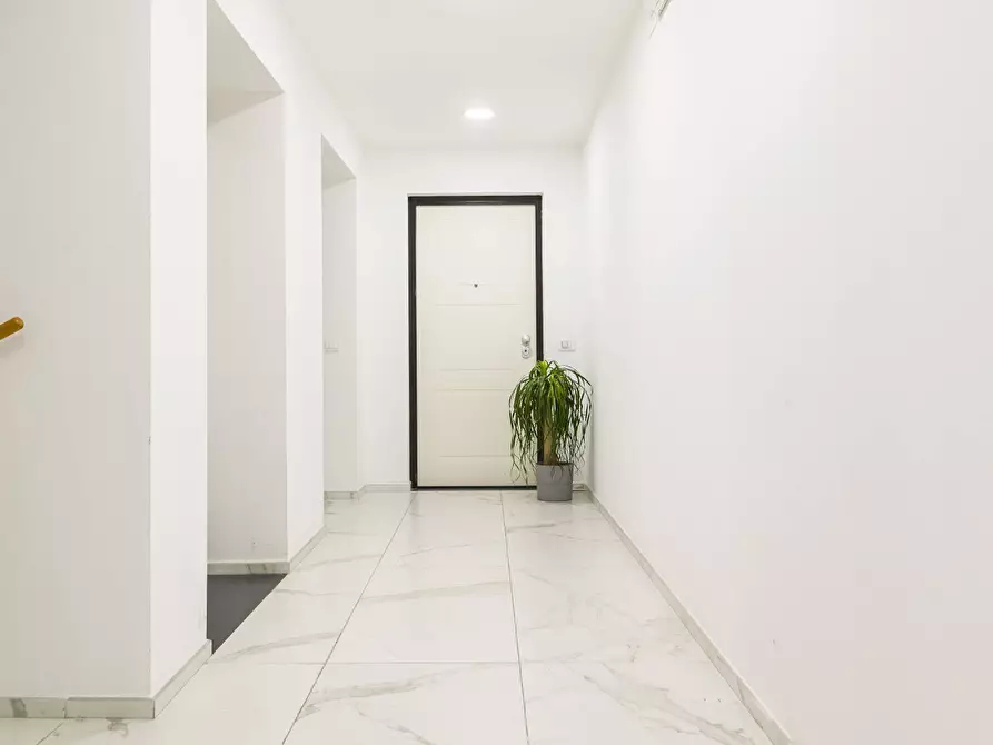 Immagine 19 di Ufficio in vendita  in via chemnitz 5/3 a Prato