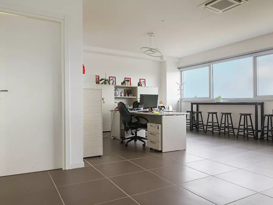 Immagine 1 di Ufficio in vendita  in via chemnitz 5/3 a Prato