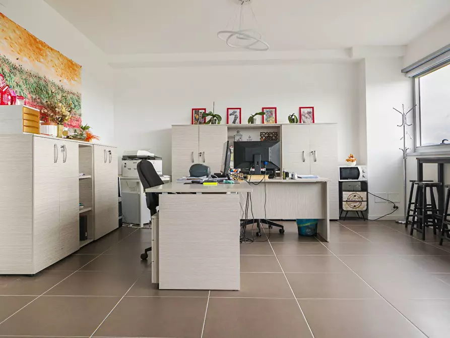 Immagine 2 di Ufficio in vendita  in via chemnitz 5/3 a Prato