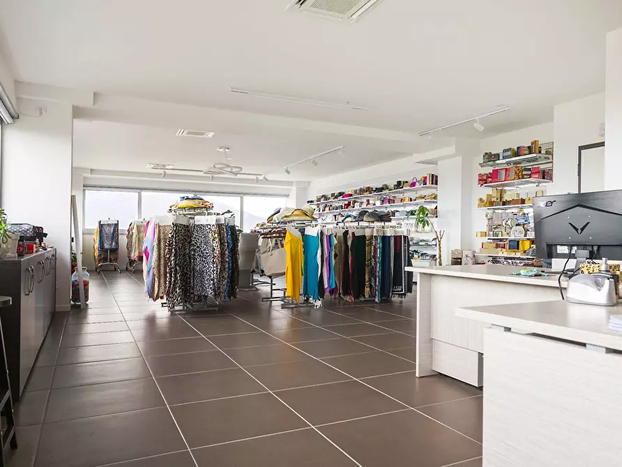 Immagine 4 di Ufficio in vendita  in via chemnitz 5/3 a Prato