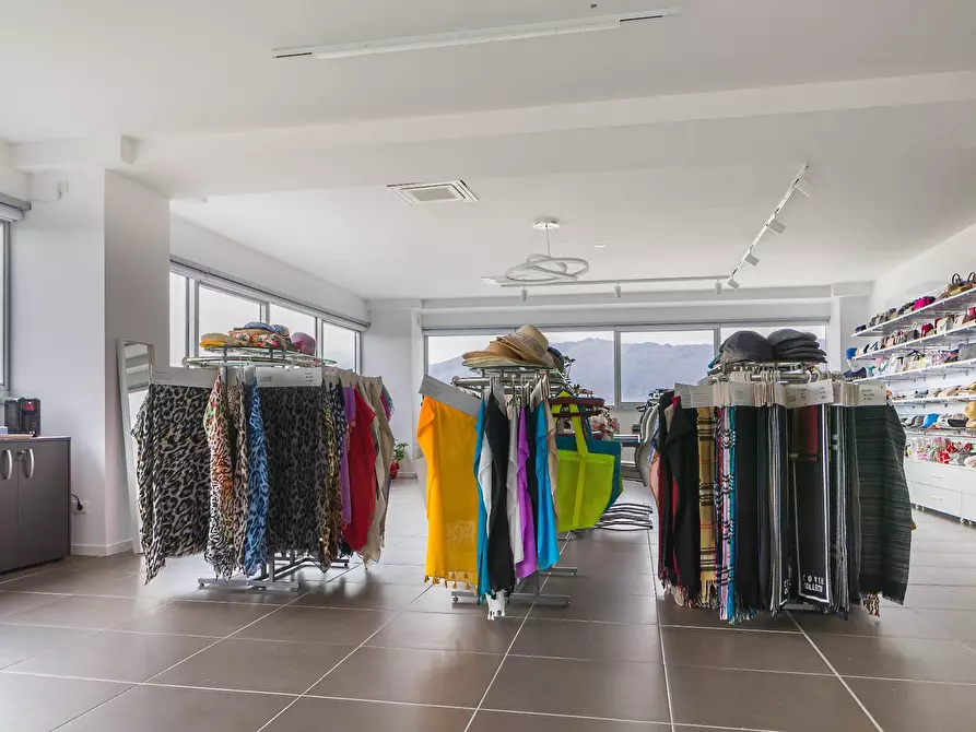 Immagine 5 di Ufficio in vendita  in via chemnitz 5/3 a Prato