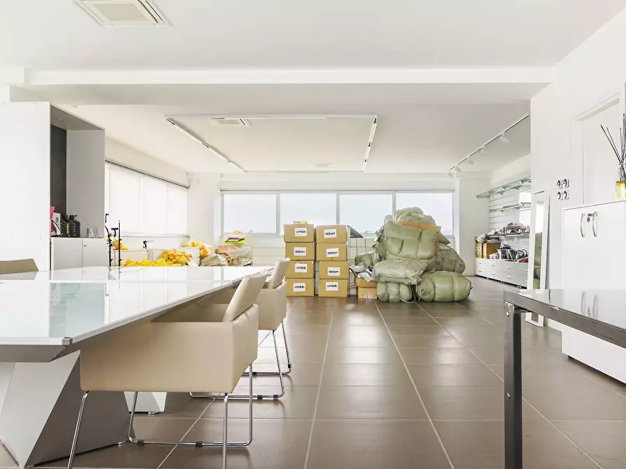 Immagine 5 di Ufficio in vendita  in via chemnitz 5/3 a Prato