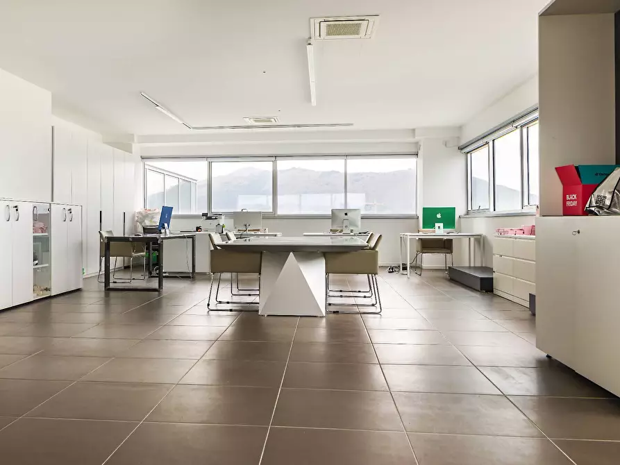 Immagine 9 di Ufficio in vendita  in via chemnitz 5/3 a Prato