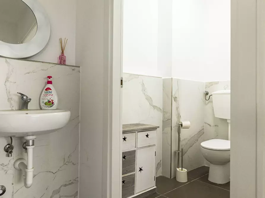 Immagine 13 di Ufficio in vendita  in via chemnitz 5/3 a Prato