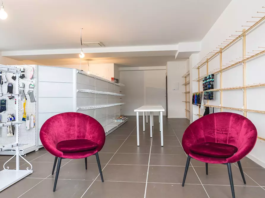 Immagine 7 di Ufficio in vendita  in via chemnitz 5/3 a Prato