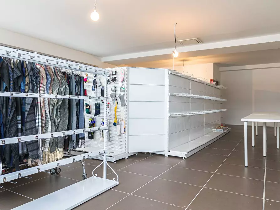 Immagine 8 di Ufficio in vendita  in via chemnitz 5/3 a Prato