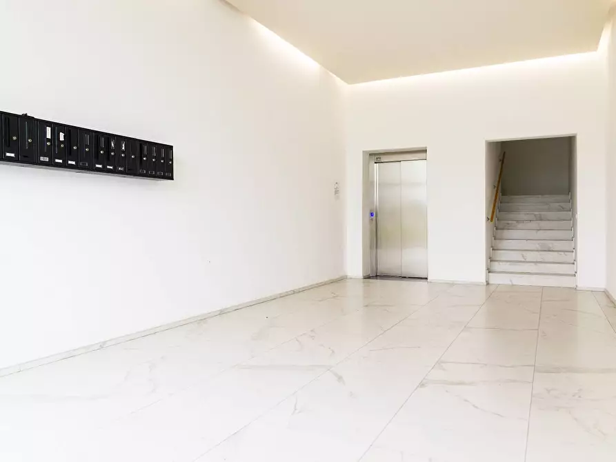 Immagine 15 di Ufficio in vendita  in via chemnitz 5/3 a Prato