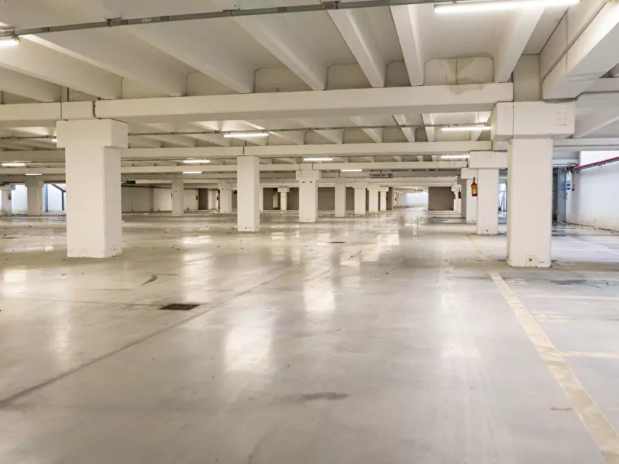 Immagine 16 di Ufficio in vendita  in via chemnitz 5/3 a Prato