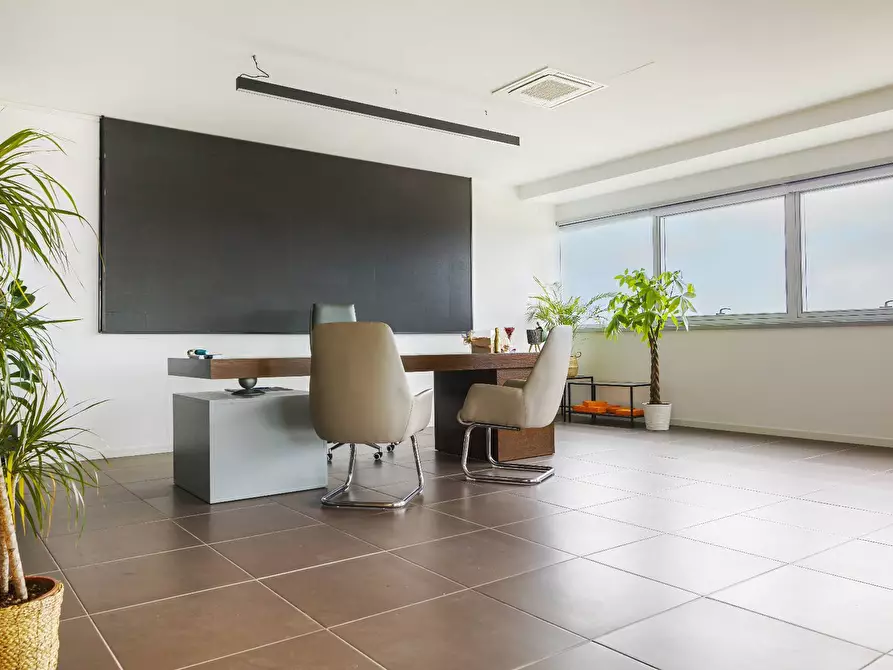 Immagine 21 di Ufficio in vendita  in via chemnitz 5/3 a Prato