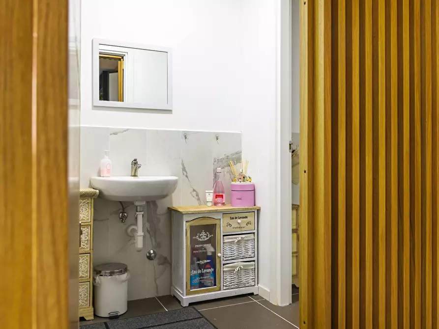 Immagine 34 di Ufficio in vendita  in via chemnitz 5/3 a Prato