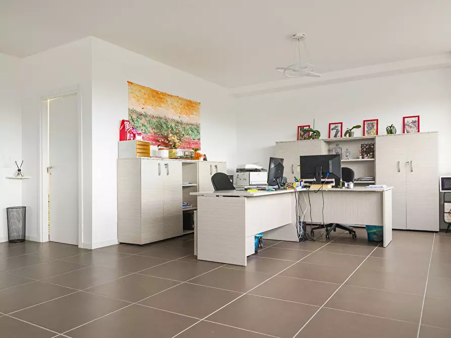 Immagine 38 di Ufficio in vendita  in via chemnitz 5/3 a Prato