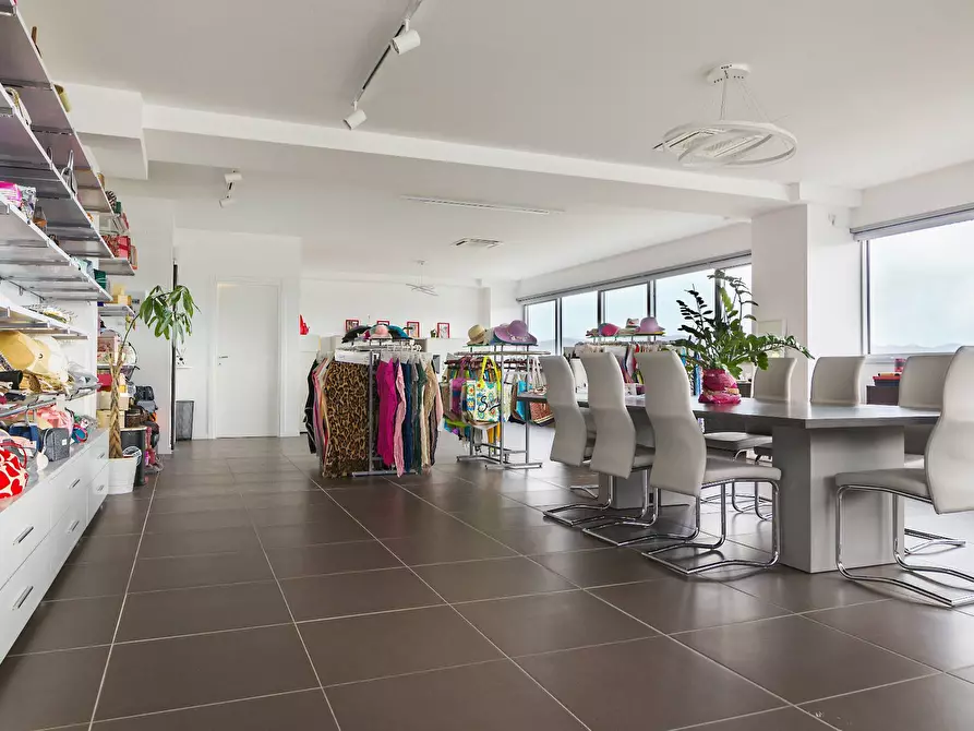 Immagine 41 di Ufficio in vendita  in via chemnitz 5/3 a Prato