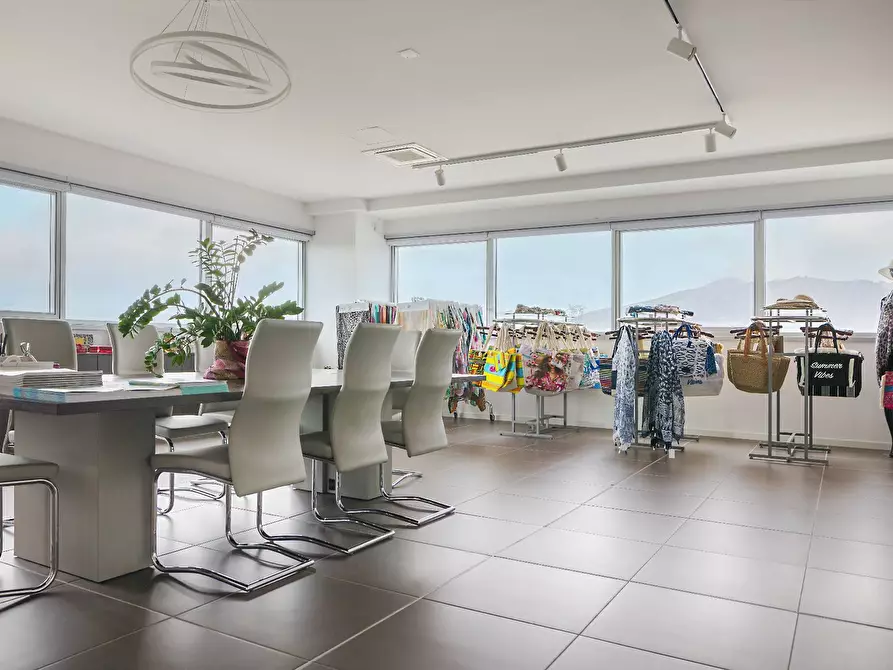 Immagine 43 di Ufficio in vendita  in via chemnitz 5/3 a Prato