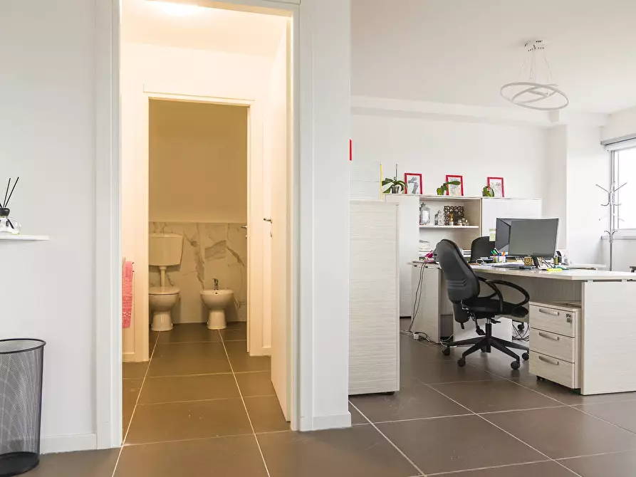 Immagine 45 di Ufficio in vendita  in via chemnitz 5/3 a Prato