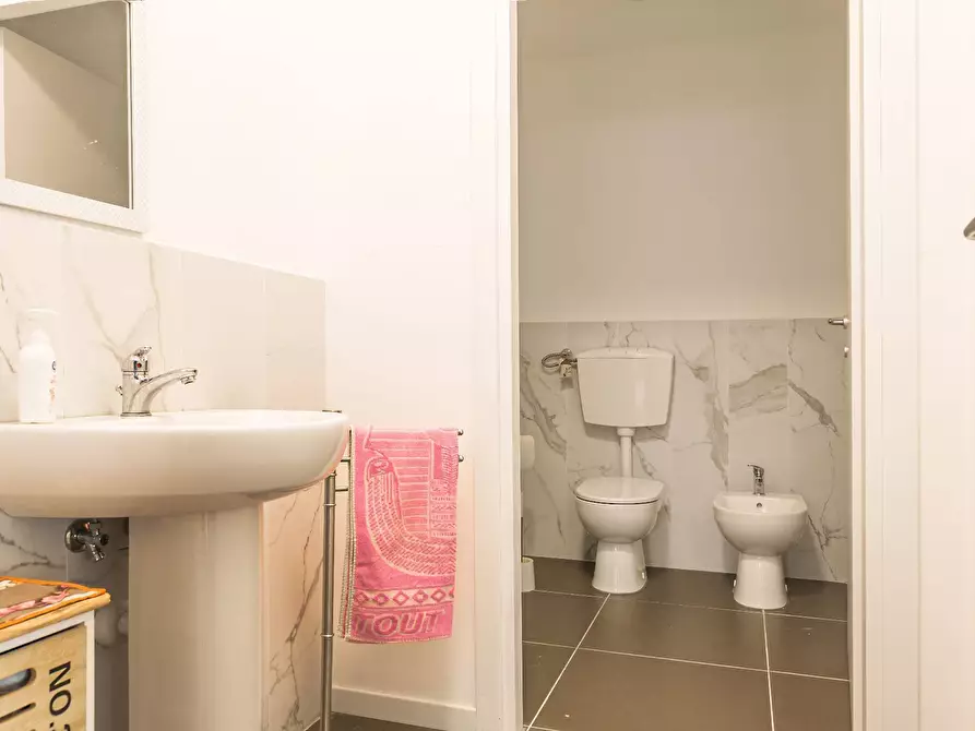 Immagine 46 di Ufficio in vendita  in via chemnitz 5/3 a Prato