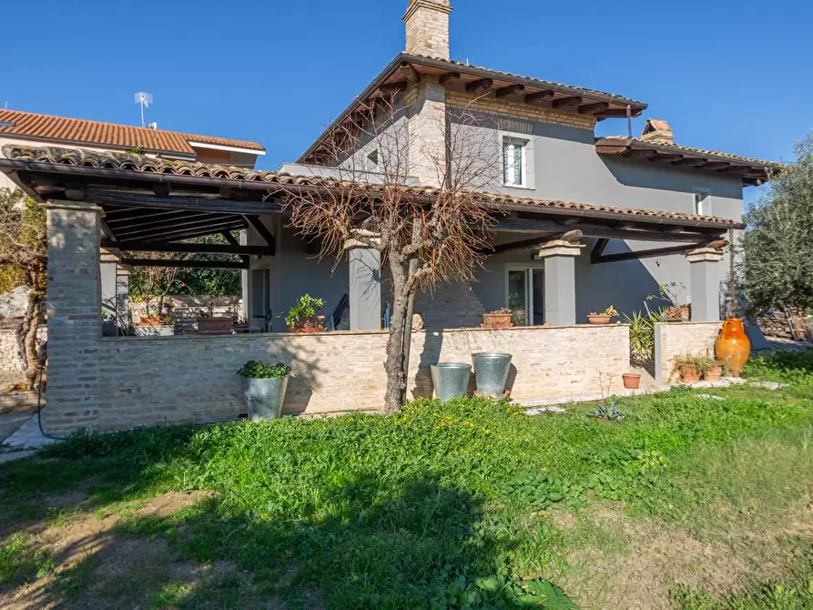 Immagine 3 di Villa in vendita  in C.DA CASTELVECCHIO 4 a Francavilla Al Mare