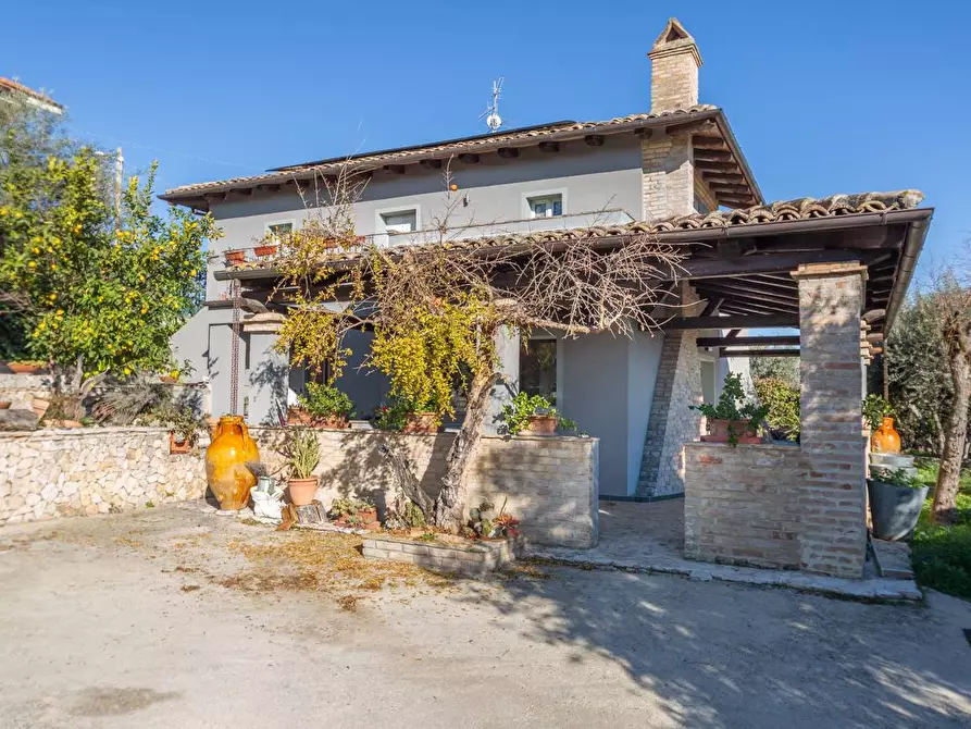Immagine 5 di Villa in vendita  in C.DA CASTELVECCHIO 4 a Francavilla Al Mare