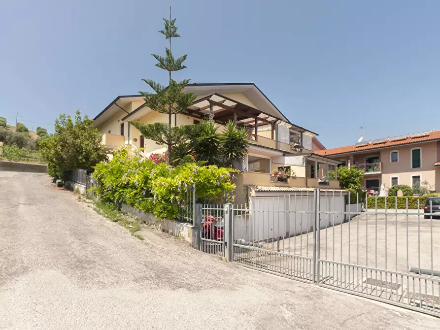 Immagine 1 di Casa semindipendente in vendita  in C.da COCCIONI 28/A a Silvi