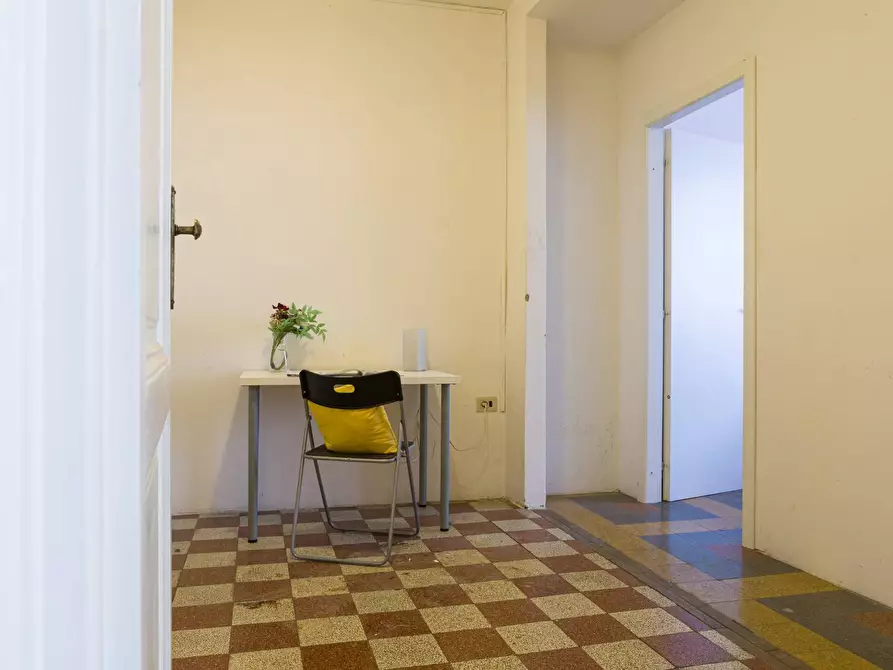 Immagine 11 di Appartamento in vendita  in piazza puccini 20 a Firenze