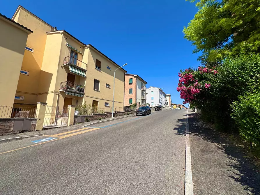 Immagine 1 di Appartamento in vendita  in via duccio di boninsegna a Siena