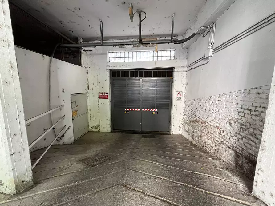 Immagine 8 di Box auto in vendita  in Via Della Villa Demidoff 6 a Firenze