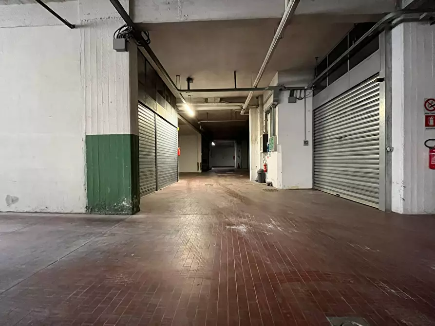 Immagine 15 di Box auto in vendita  in Via Della Villa Demidoff 6 a Firenze