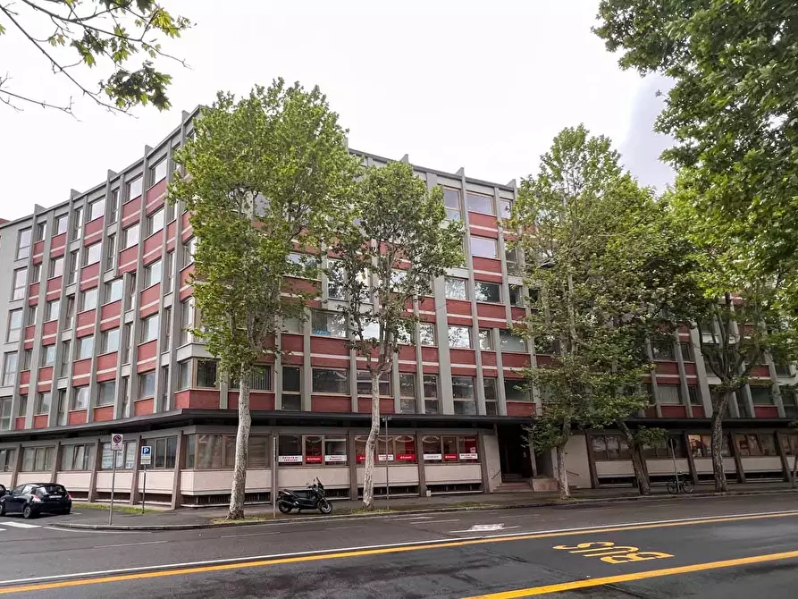 Immagine 3 di Ufficio in vendita  in VIALE VITTORIO VENETO 80 a Prato