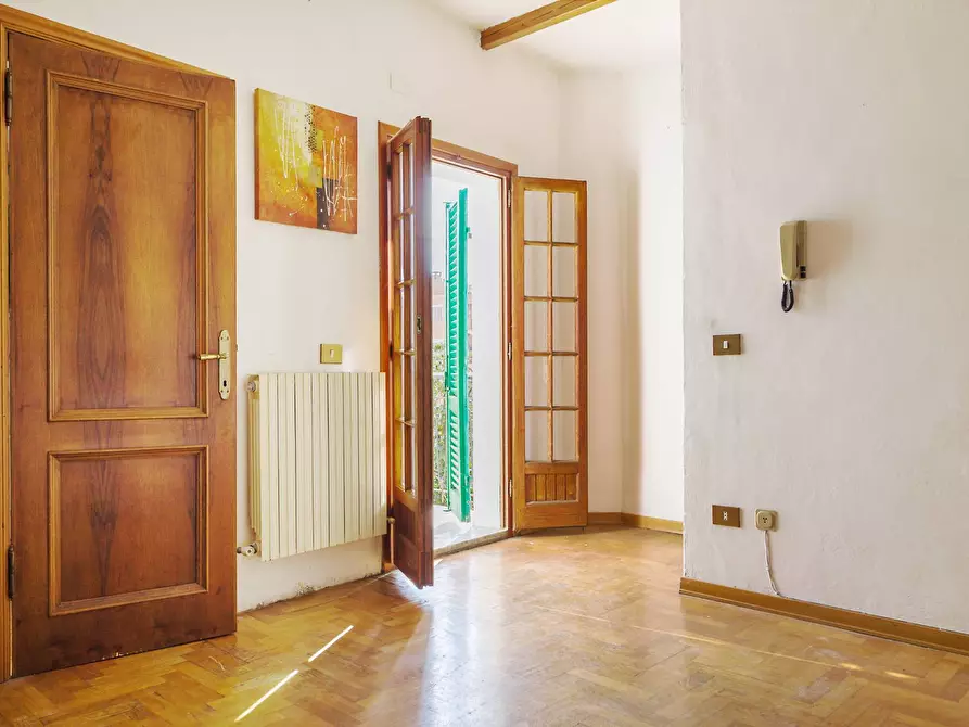 Immagine 12 di Appartamento in vendita  in via principale 204 a Siena