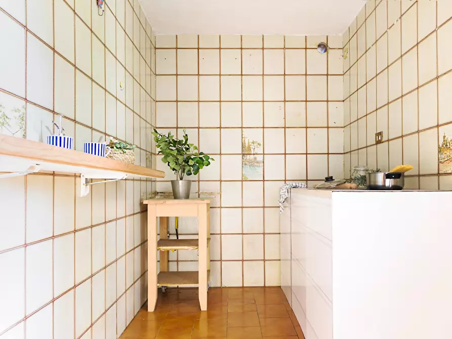 Immagine 8 di Appartamento in vendita  in via principale 204 a Siena