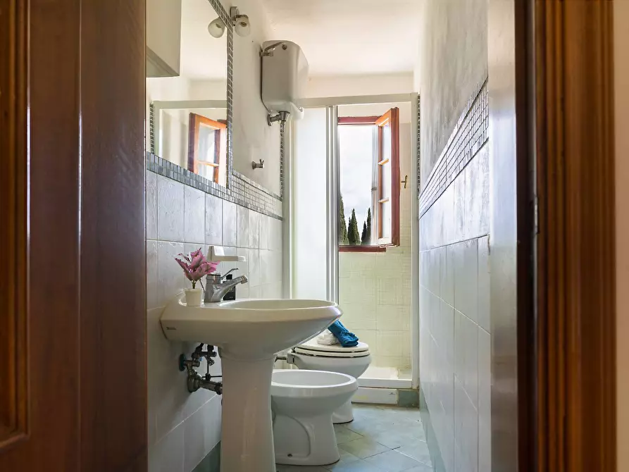 Immagine 25 di Appartamento in vendita  in via principale 204 a Siena