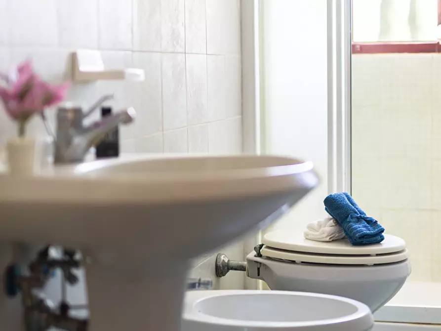 Immagine 27 di Appartamento in vendita  in via principale 204 a Siena