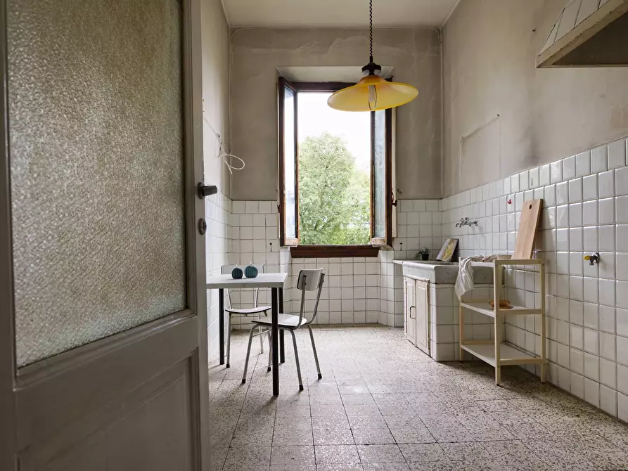 Immagine 13 di Appartamento in vendita  in viale redi 1 a Firenze