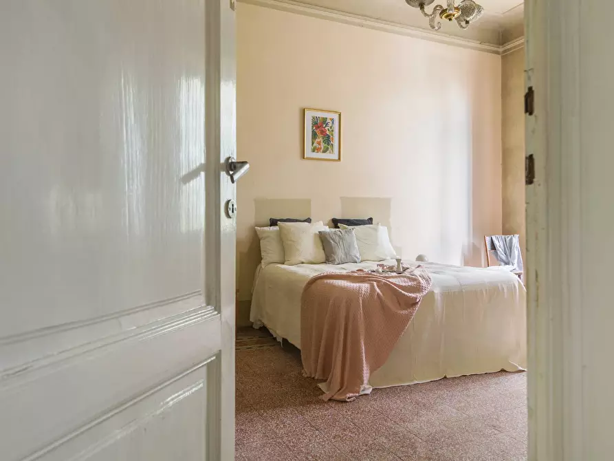 Immagine 24 di Appartamento in vendita  in viale redi 1 a Firenze