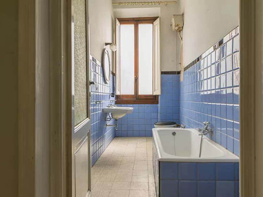 Immagine 30 di Appartamento in vendita  in viale redi 1 a Firenze