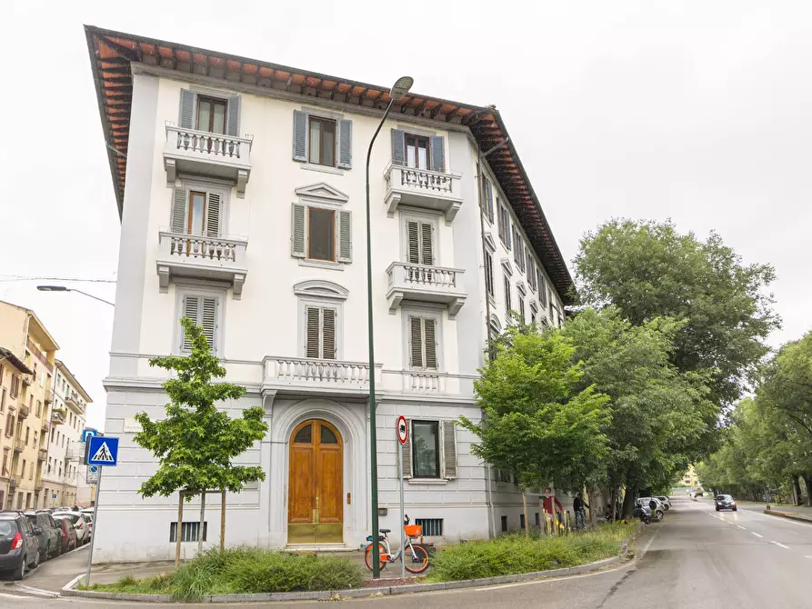 Immagine 1 di Appartamento in vendita  in viale redi 1 a Firenze