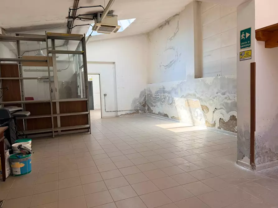 Immagine 2 di Locale commerciale in affitto  in via del romito 21r a Firenze