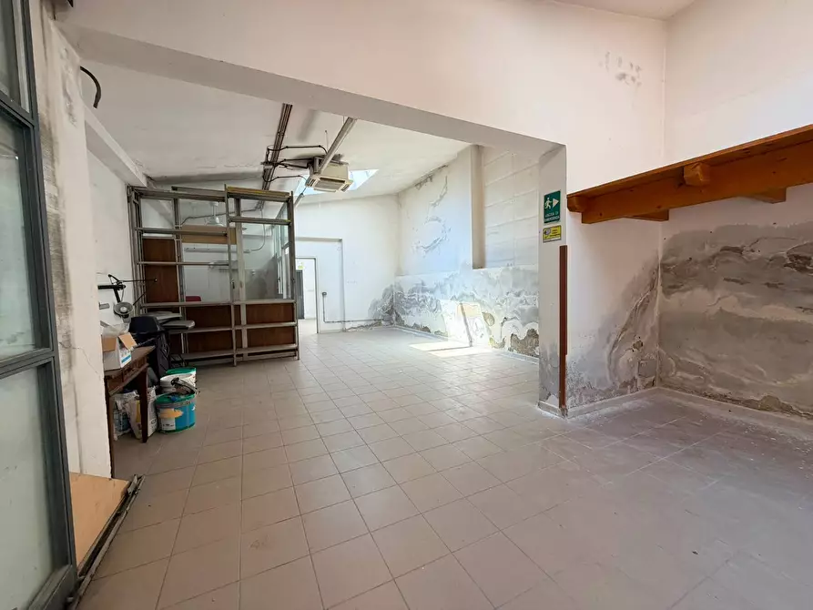 Immagine 3 di Locale commerciale in affitto  in via del romito 21r a Firenze