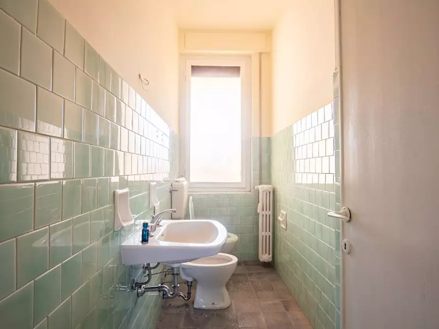 Immagine 45 di Appartamento in vendita  in viale vittorio veneto 80 a Prato