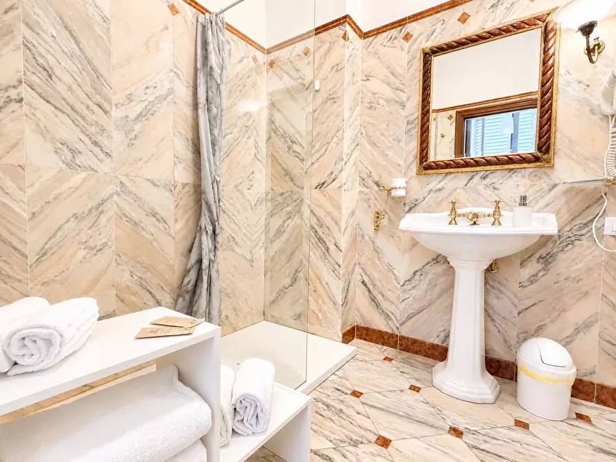 Immagine 25 di Appartamento in vendita  in viale vittorio emanuele 2 8 a Siena