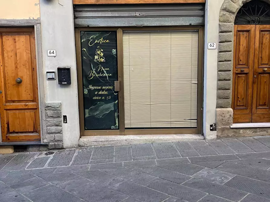 Immagine 3 di Locale commerciale in affitto  in via quattro novembre 62 a San Casciano In Val Di Pesa